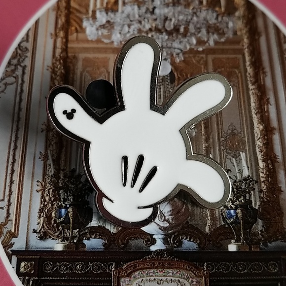Disney Hidden Mickey pin. $7 or 4 pins for $15 - Picture 5 of 5